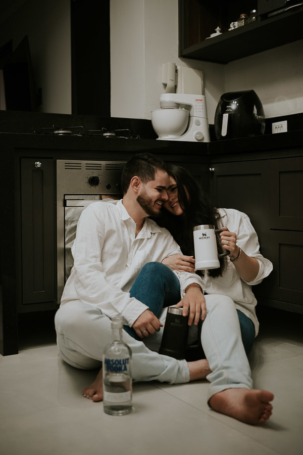 Ensaio pré-wedding em um ferro velho na cidade de Avaré de Beatriz e Gabriel por Anderson Crepaldi Fotografia