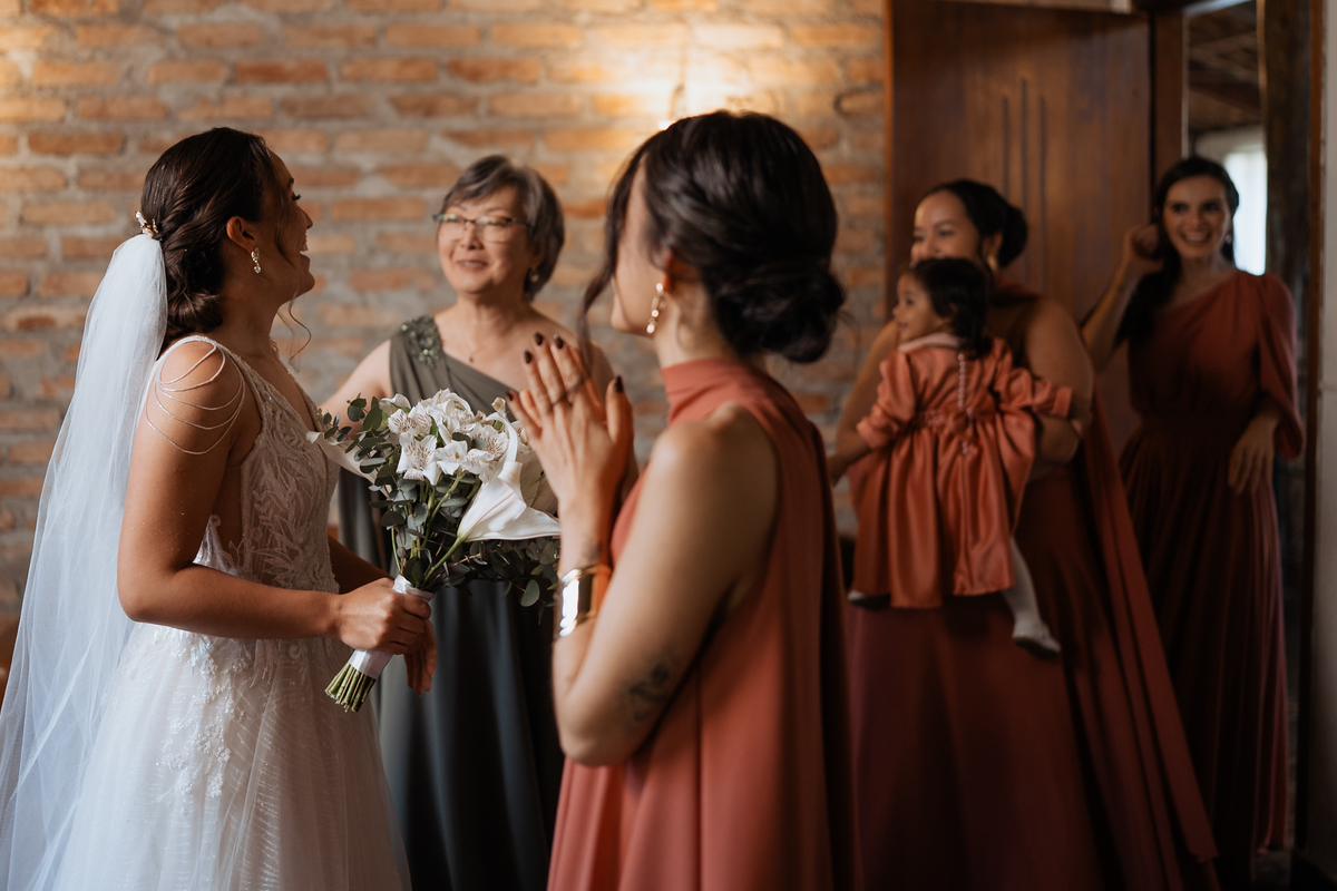 Casamento na Paróquia São Benedito, em Mogi das cruzes. Casamento no Casarão La Villa de Marina e Douglas por Anderson Crepaldi Fotografia