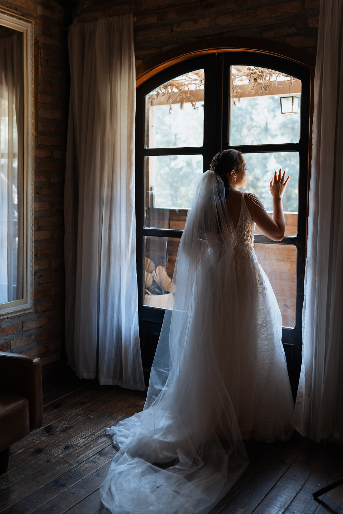 Casamento na Paróquia São Benedito, em Mogi das cruzes. Casamento no Casarão La Villa de Marina e Douglas por Anderson Crepaldi Fotografia