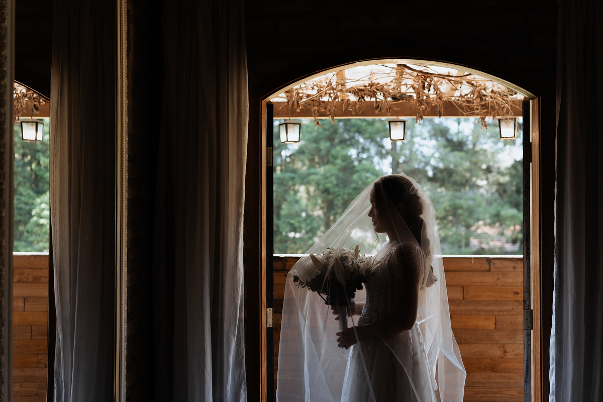 Casamento na Paróquia São Benedito, em Mogi das cruzes. Casamento no Casarão La Villa de Marina e Douglas por Anderson Crepaldi Fotografia