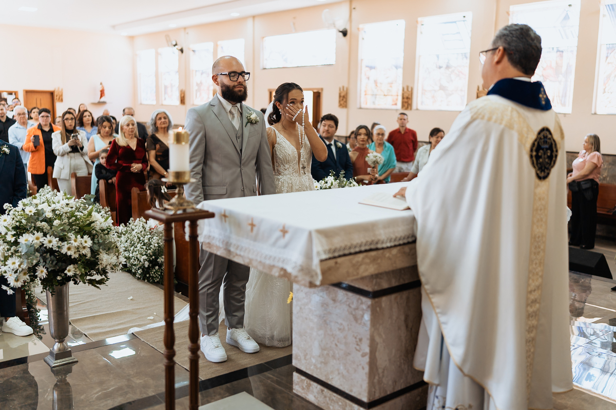 Casamento na Paróquia São Benedito, em Mogi das cruzes. Casamento no Casarão La Villa de Marina e Douglas por Anderson Crepaldi Fotografia