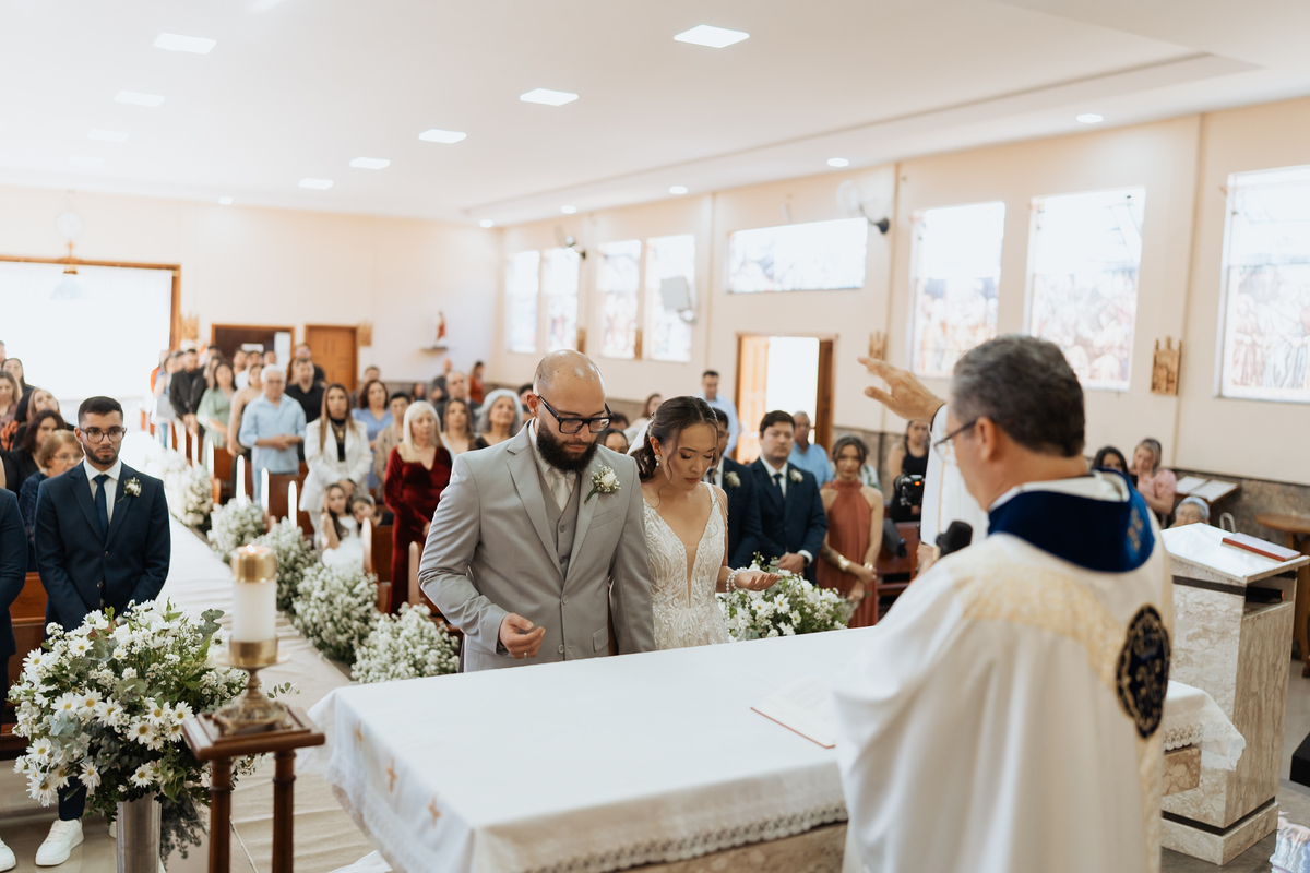 Casamento na Paróquia São Benedito, em Mogi das cruzes. Casamento no Casarão La Villa de Marina e Douglas por Anderson Crepaldi Fotografia
