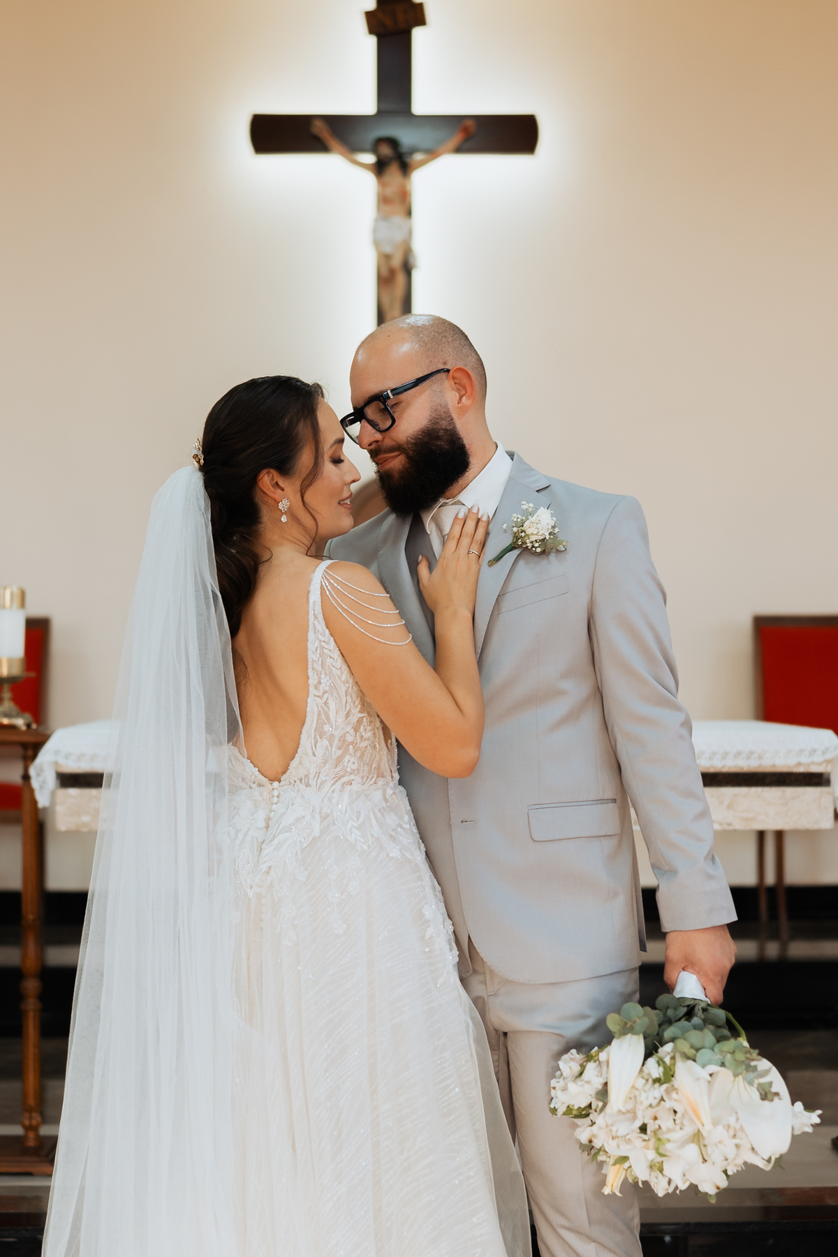Casamento na Paróquia São Benedito, em Mogi das cruzes. Casamento no Casarão La Villa de Marina e Douglas por Anderson Crepaldi Fotografia
