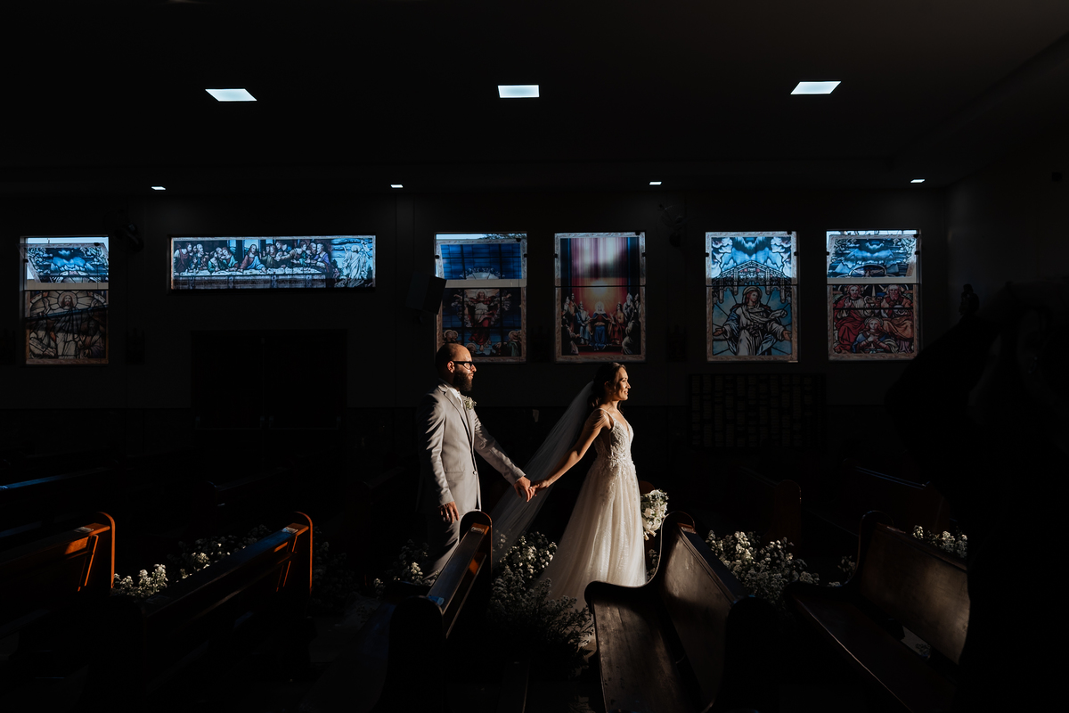 Casamento na Paróquia São Benedito, em Mogi das cruzes. Casamento no Casarão La Villa de Marina e Douglas por Anderson Crepaldi Fotografia