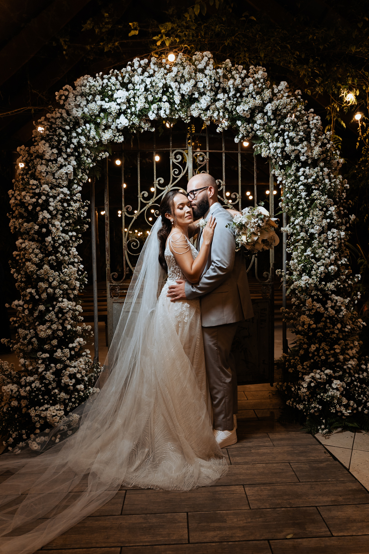 Casamento na Paróquia São Benedito, em Mogi das cruzes. Casamento no Casarão La Villa de Marina e Douglas por Anderson Crepaldi Fotografia