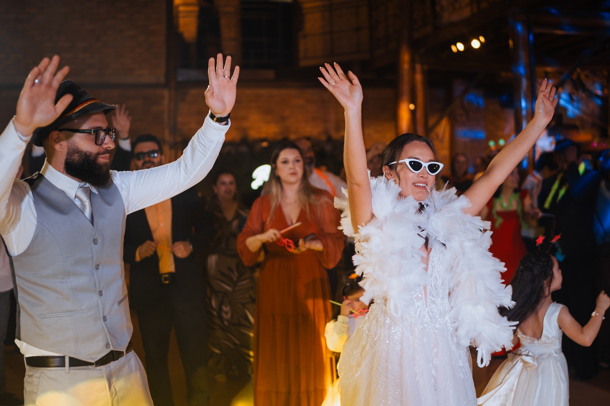 Casamento na Paróquia São Benedito, em Mogi das cruzes. Casamento no Casarão La Villa de Marina e Douglas por Anderson Crepaldi Fotografia
