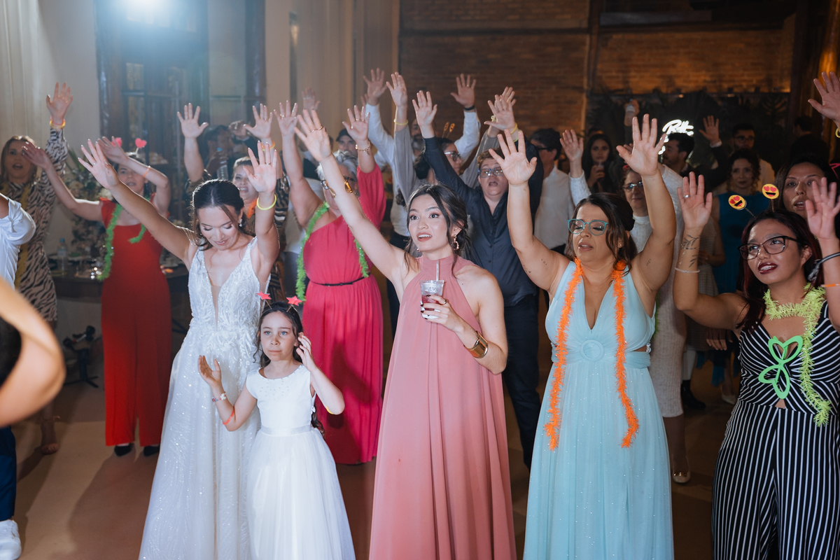 Casamento na Paróquia São Benedito, em Mogi das cruzes. Casamento no Casarão La Villa de Marina e Douglas por Anderson Crepaldi Fotografia