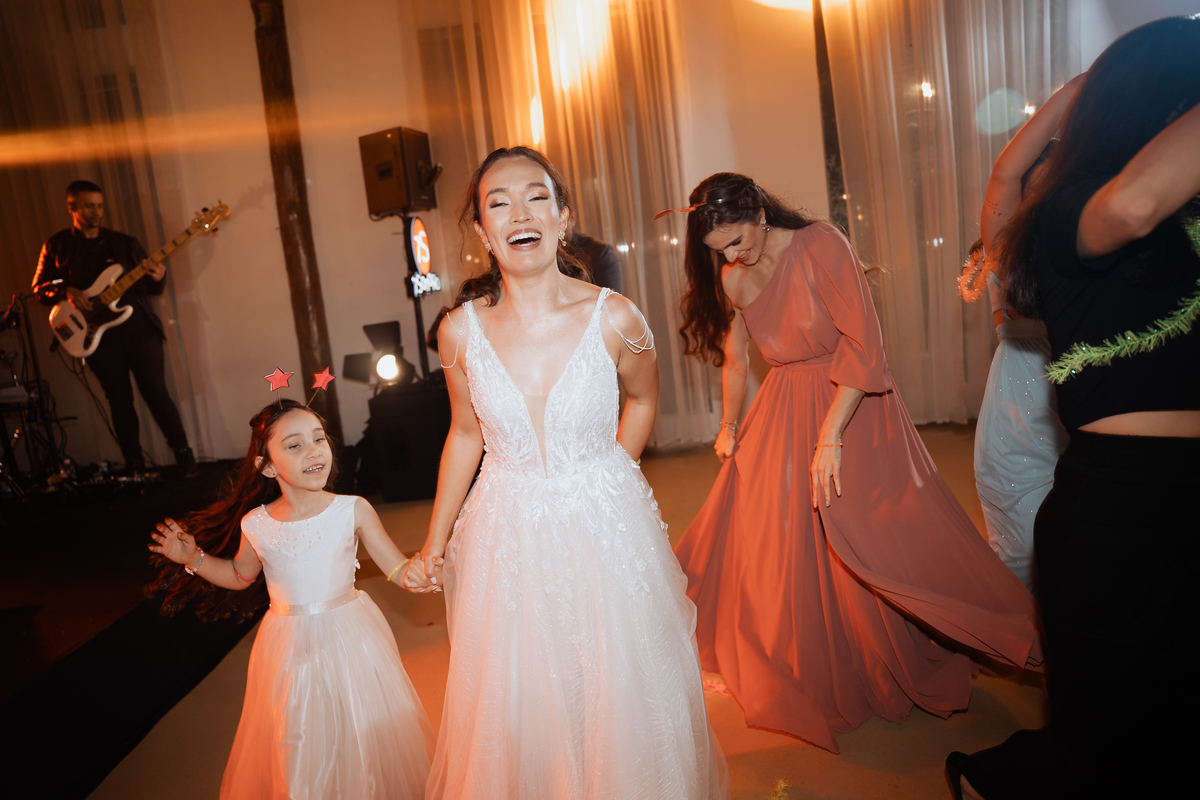 Casamento na Paróquia São Benedito, em Mogi das cruzes. Casamento no Casarão La Villa de Marina e Douglas por Anderson Crepaldi Fotografia