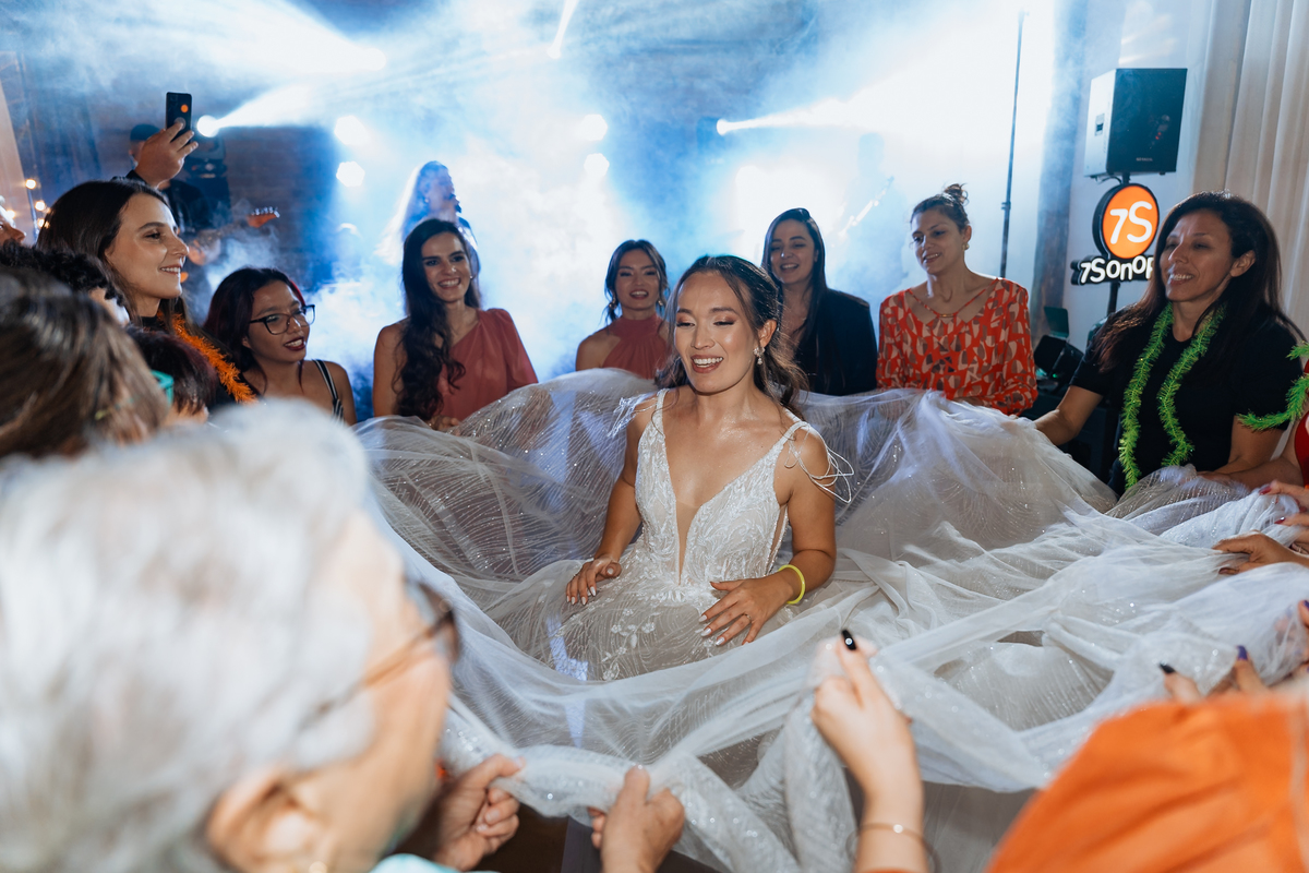 Casamento na Paróquia São Benedito, em Mogi das cruzes. Casamento no Casarão La Villa de Marina e Douglas por Anderson Crepaldi Fotografia