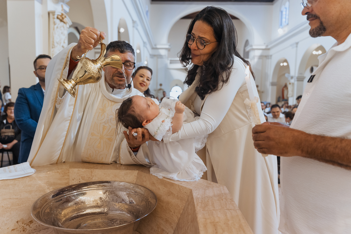 Batizado na Paróquia Cristo Rei Tatuapé de Maria Vitória por Anderson Crepaldi Fotografia