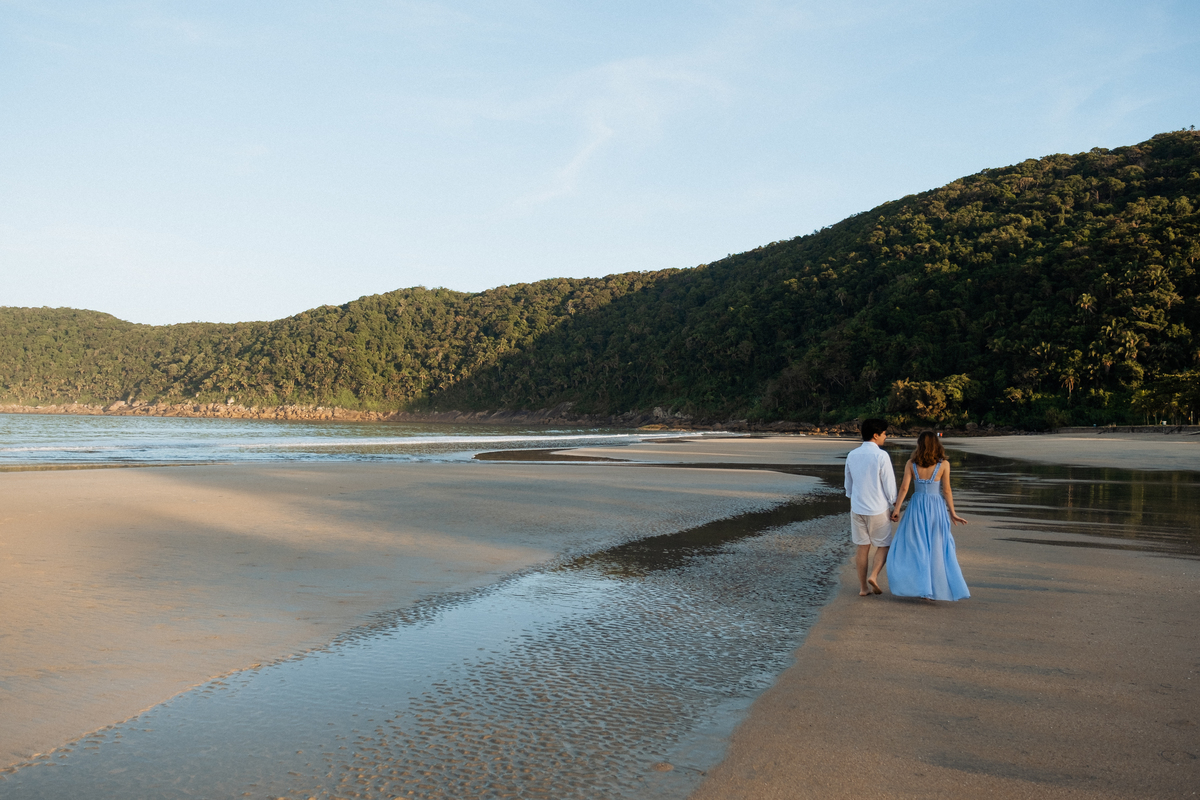 Ensaio pré-wedding na praia do Guaiúba no Guarujá de Letícia e Thomas por Anderson Crepaldi Fotografia