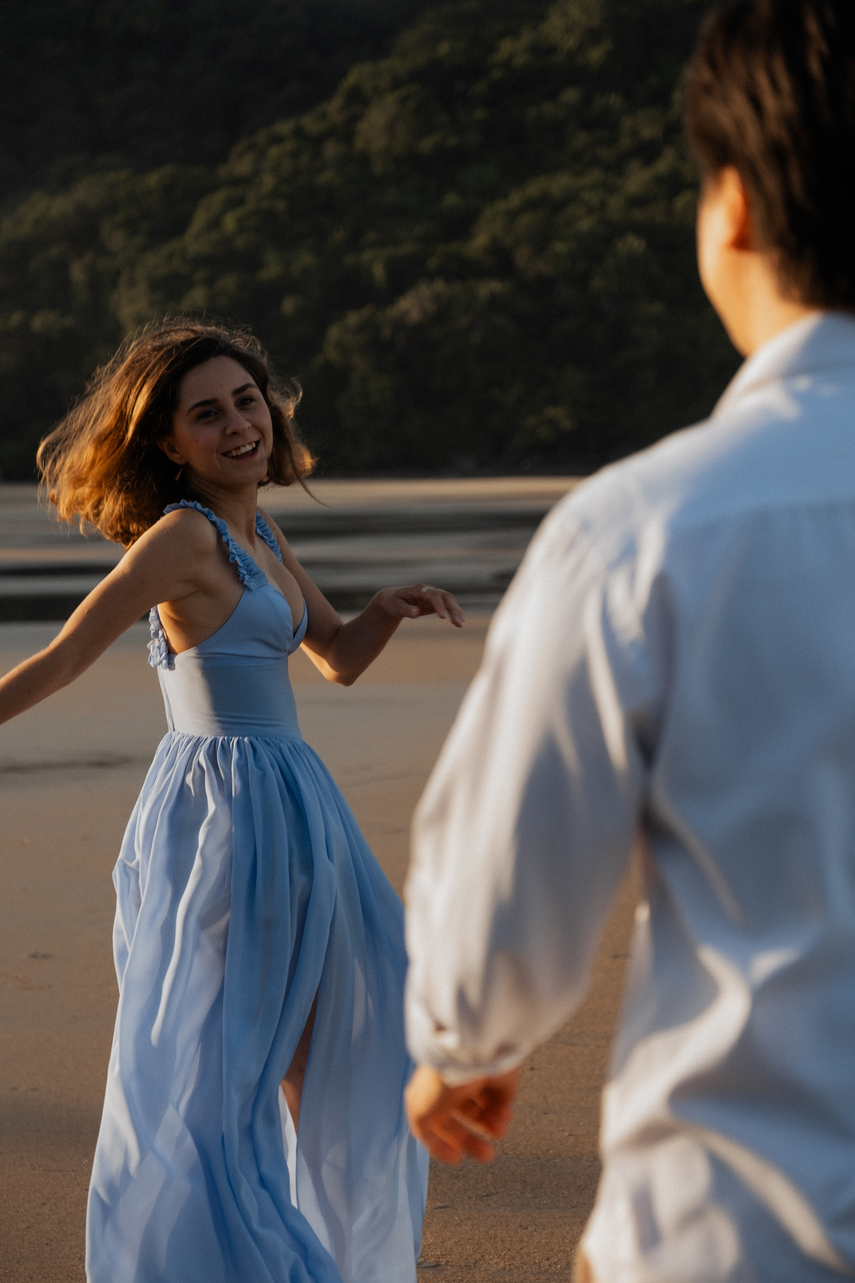 Ensaio pré-wedding na praia do Guaiúba no Guarujá de Letícia e Thomas por Anderson Crepaldi Fotografia