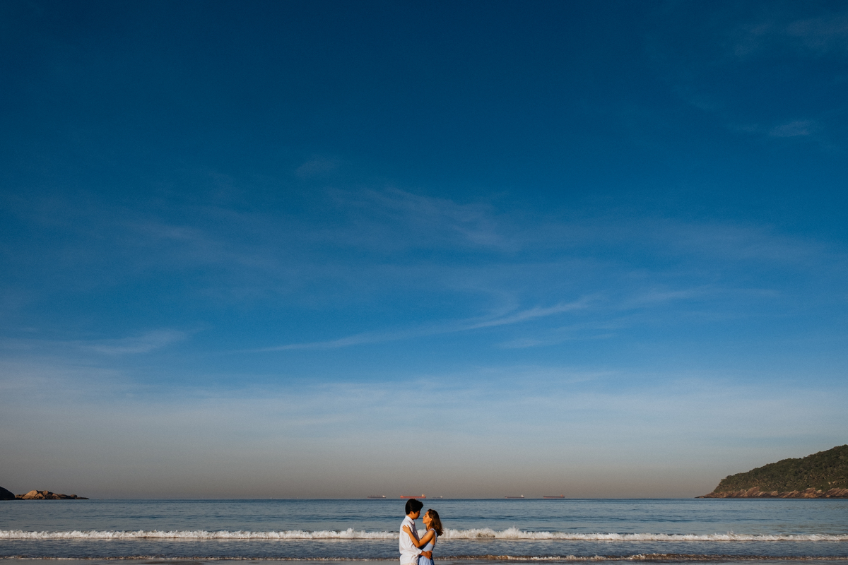 Ensaio pré-wedding na praia do Guaiúba no Guarujá de Letícia e Thomas por Anderson Crepaldi Fotografia