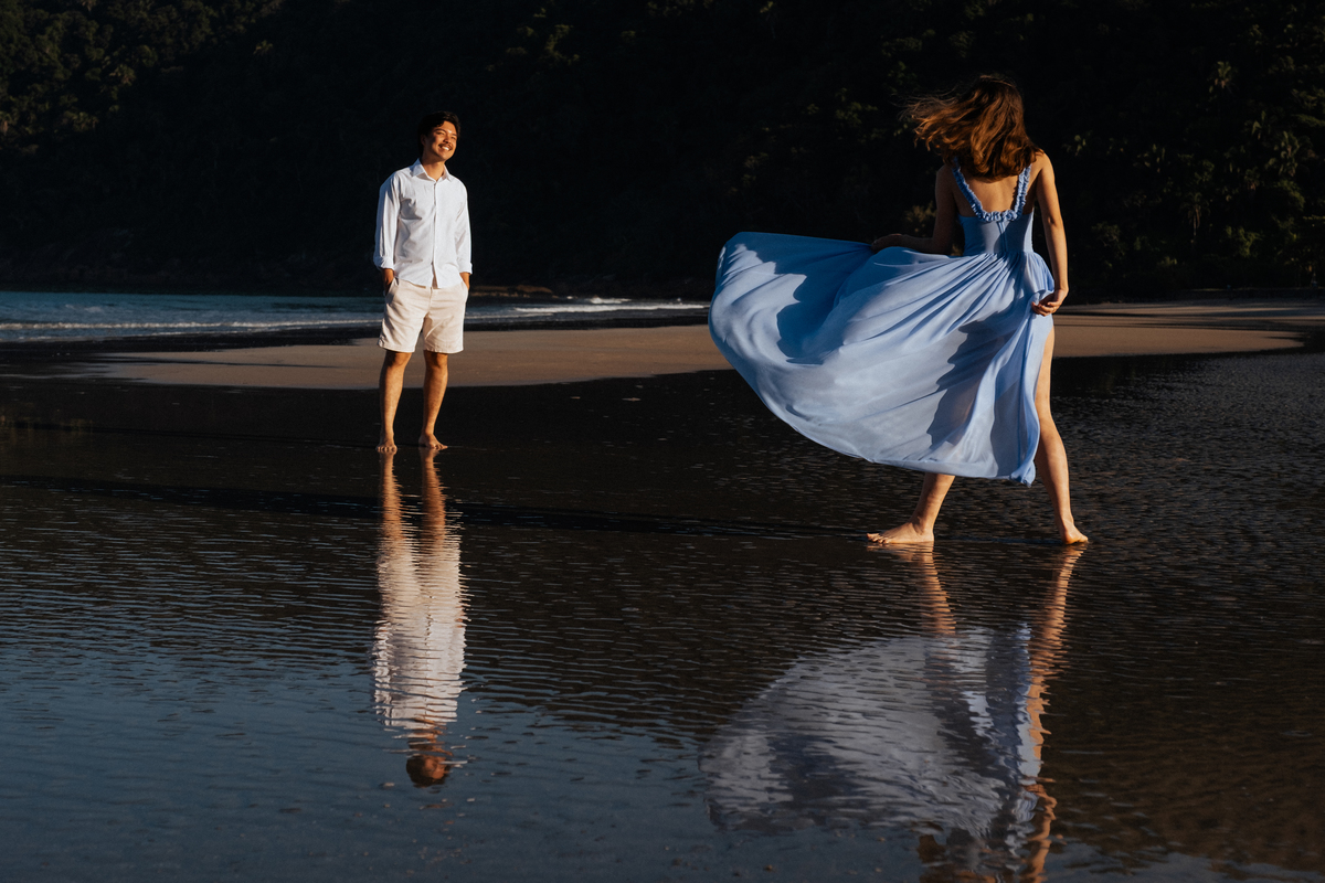 Ensaio pré-wedding na praia do Guaiúba no Guarujá de Letícia e Thomas por Anderson Crepaldi Fotografia
