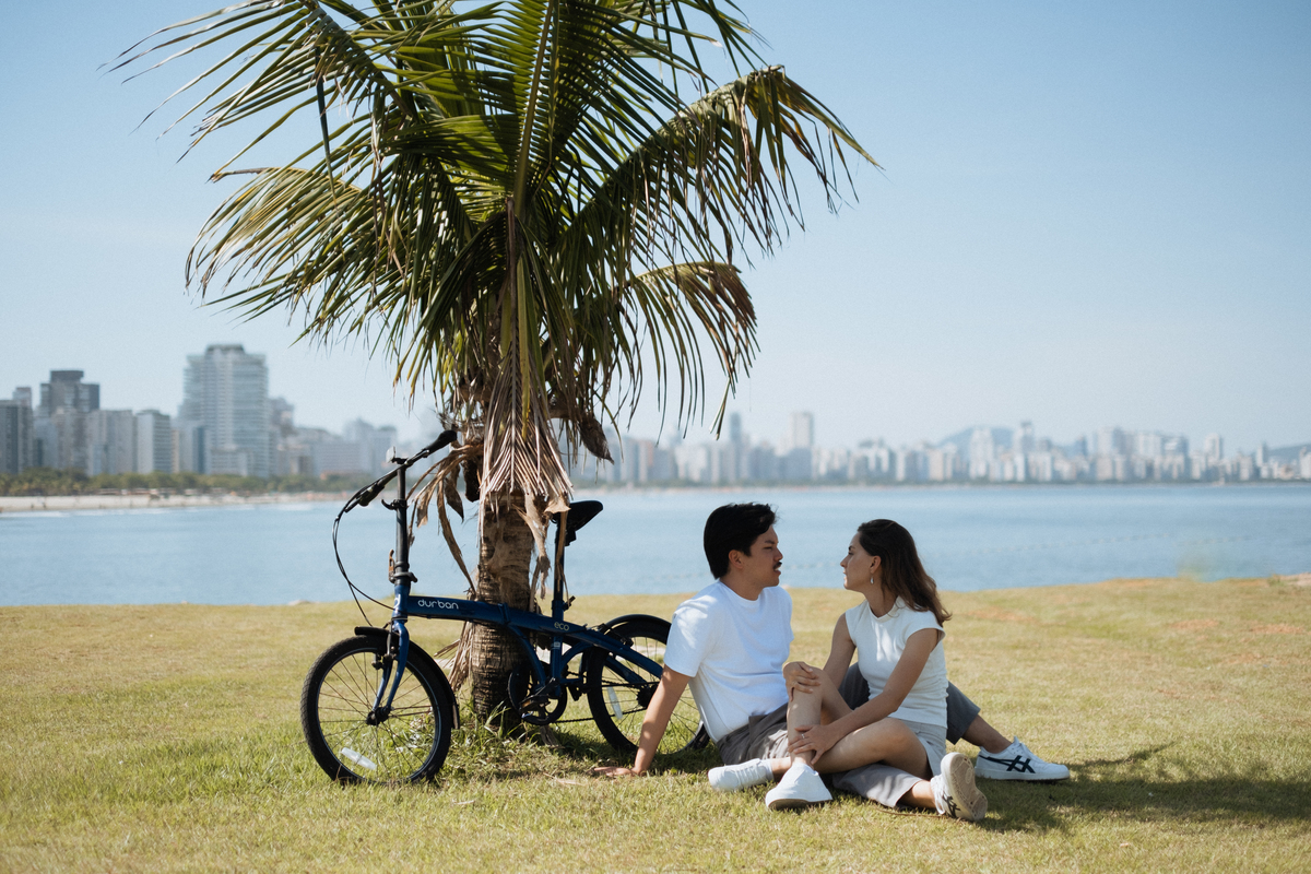 Ensaio pré-wedding na praia do Guaiúba no Guarujá de Letícia e Thomas por Anderson Crepaldi Fotografia