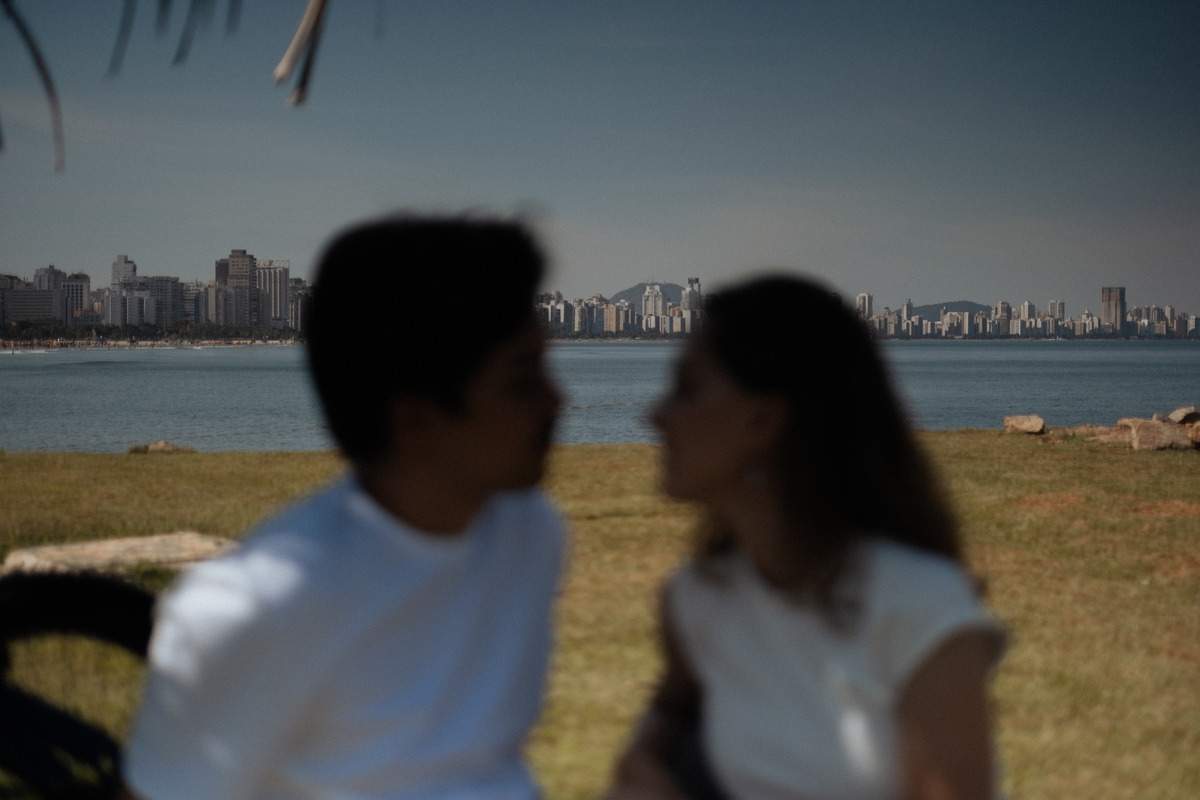 Ensaio pré-wedding na praia do Guaiúba no Guarujá de Letícia e Thomas por Anderson Crepaldi Fotografia