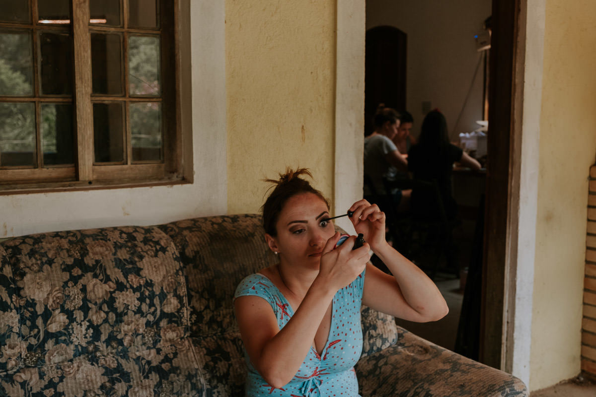 Casamento realizado em casa no estilo DIY Kamila e Paulo com buffet vegetariano
