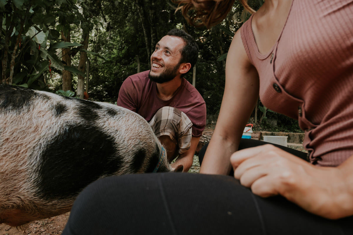 Casamento realizado em casa no estilo DIY Kamila e Paulo com buffet vegetariano