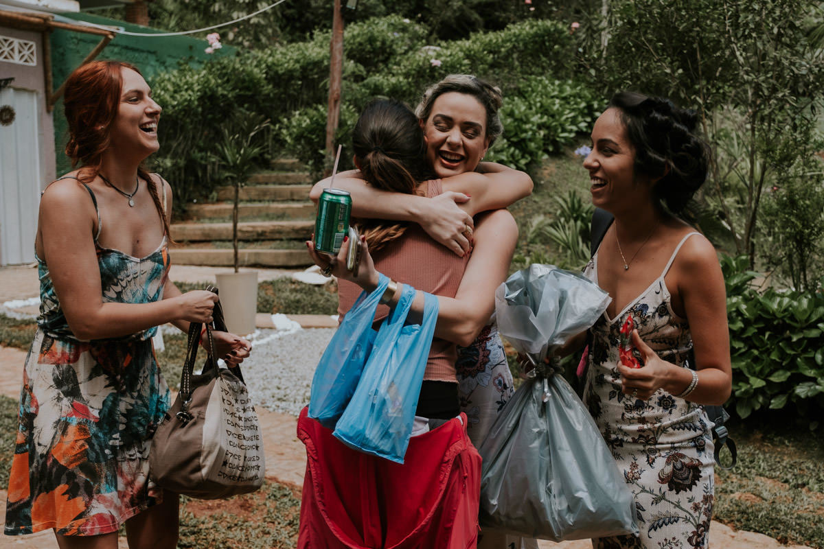 Casamento realizado em casa no estilo DIY Kamila e Paulo com buffet vegetariano