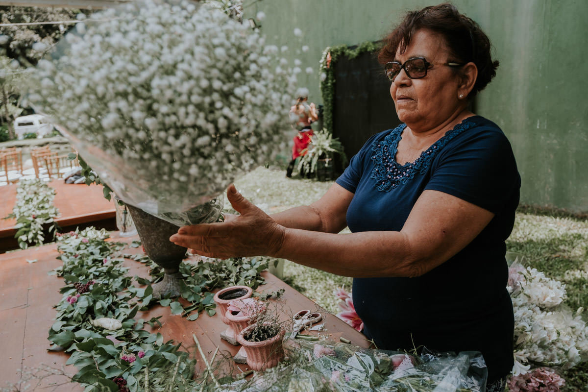 Casamento realizado em casa no estilo DIY Kamila e Paulo com buffet vegetariano
