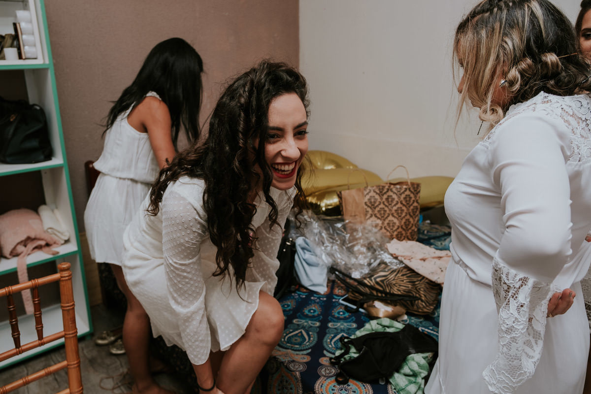 Casamento realizado em casa no estilo DIY Kamila e Paulo com buffet vegetariano