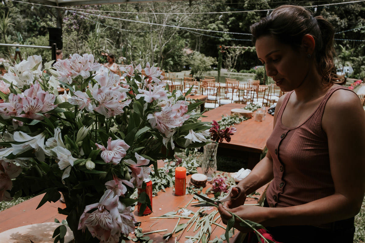 Casamento realizado em casa no estilo DIY Kamila e Paulo com buffet vegetariano