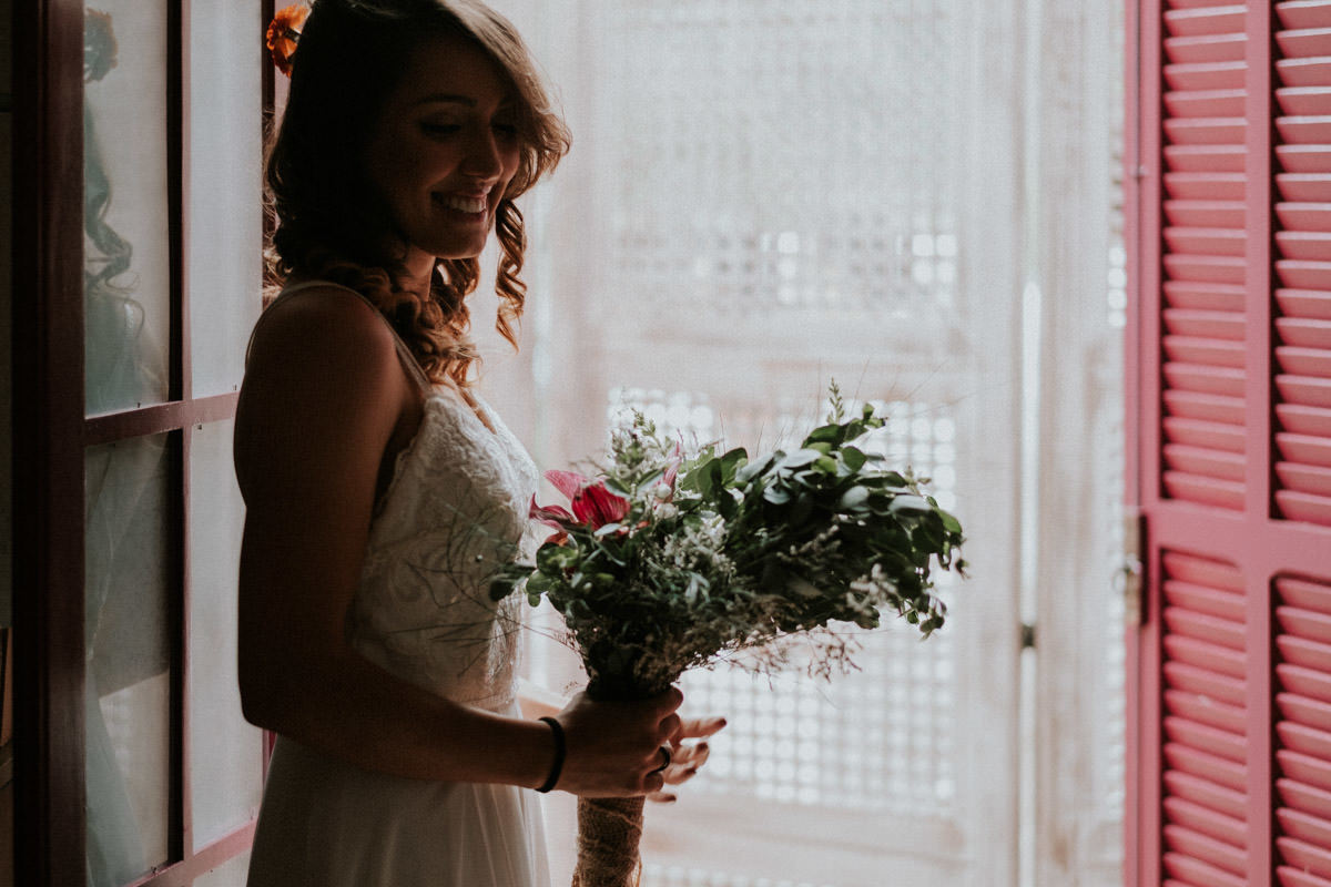 Casamento realizado em casa no estilo DIY Kamila e Paulo com buffet vegetariano