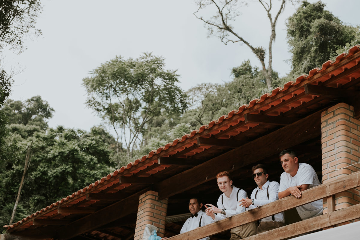 Casamento realizado em casa no estilo DIY Kamila e Paulo com buffet vegetariano