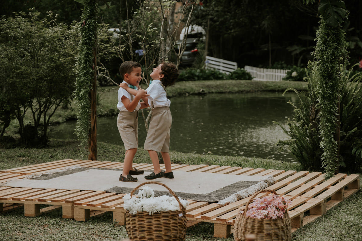 Casamento realizado em casa no estilo DIY Kamila e Paulo com buffet vegetariano