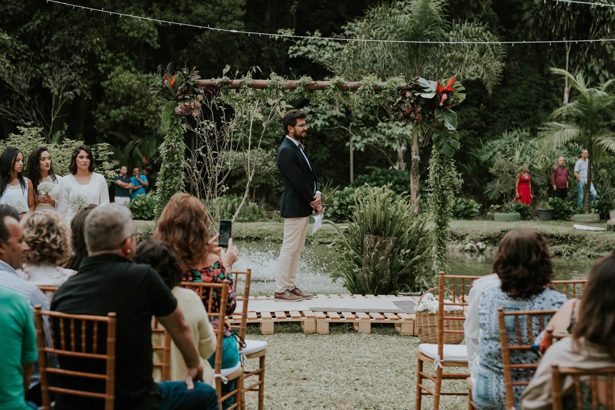 Casamento realizado em casa no estilo DIY Kamila e Paulo com buffet vegetariano
