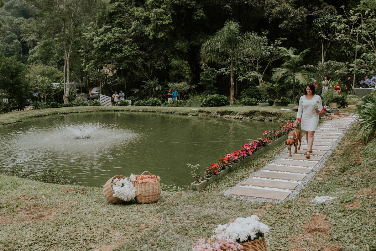 Casamento realizado em casa no estilo DIY Kamila e Paulo com buffet vegetariano