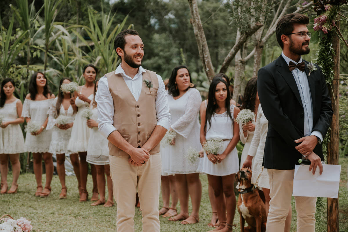 Casamento realizado em casa no estilo DIY Kamila e Paulo com buffet vegetariano