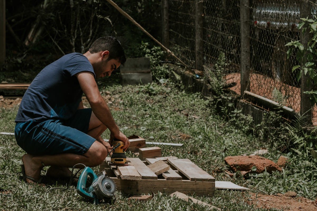 Casamento realizado em casa no estilo DIY Kamila e Paulo com buffet vegetariano