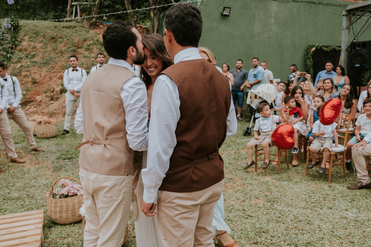 Casamento realizado em casa no estilo DIY Kamila e Paulo com buffet vegetariano