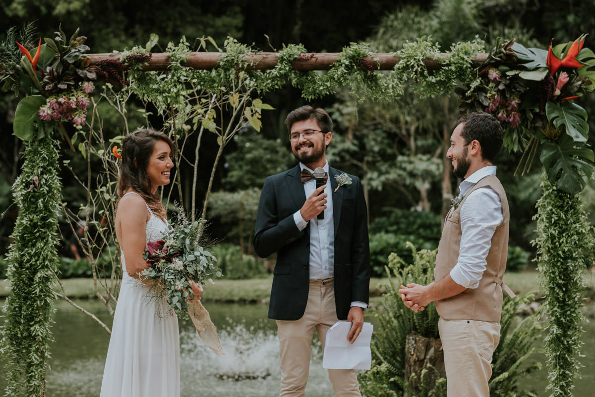 Casamento realizado em casa no estilo DIY Kamila e Paulo com buffet vegetariano