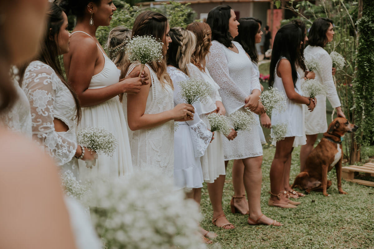 Casamento realizado em casa no estilo DIY Kamila e Paulo com buffet vegetariano