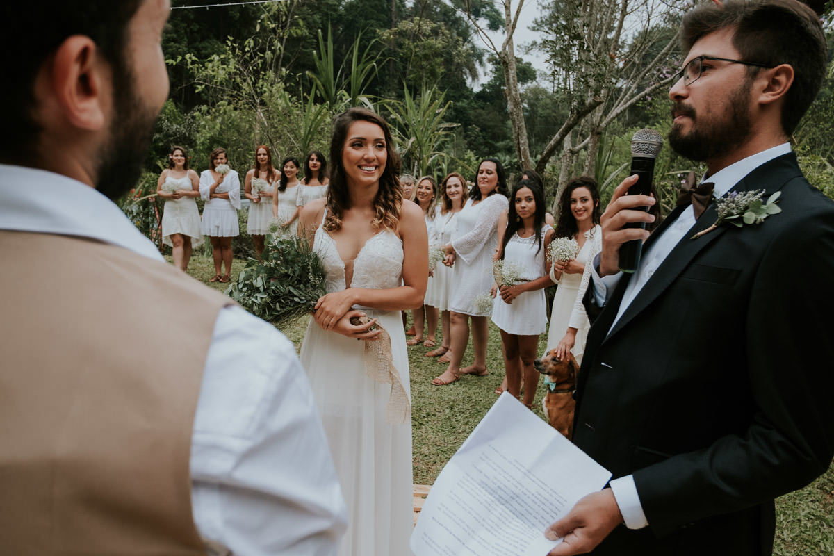 Casamento realizado em casa no estilo DIY Kamila e Paulo com buffet vegetariano