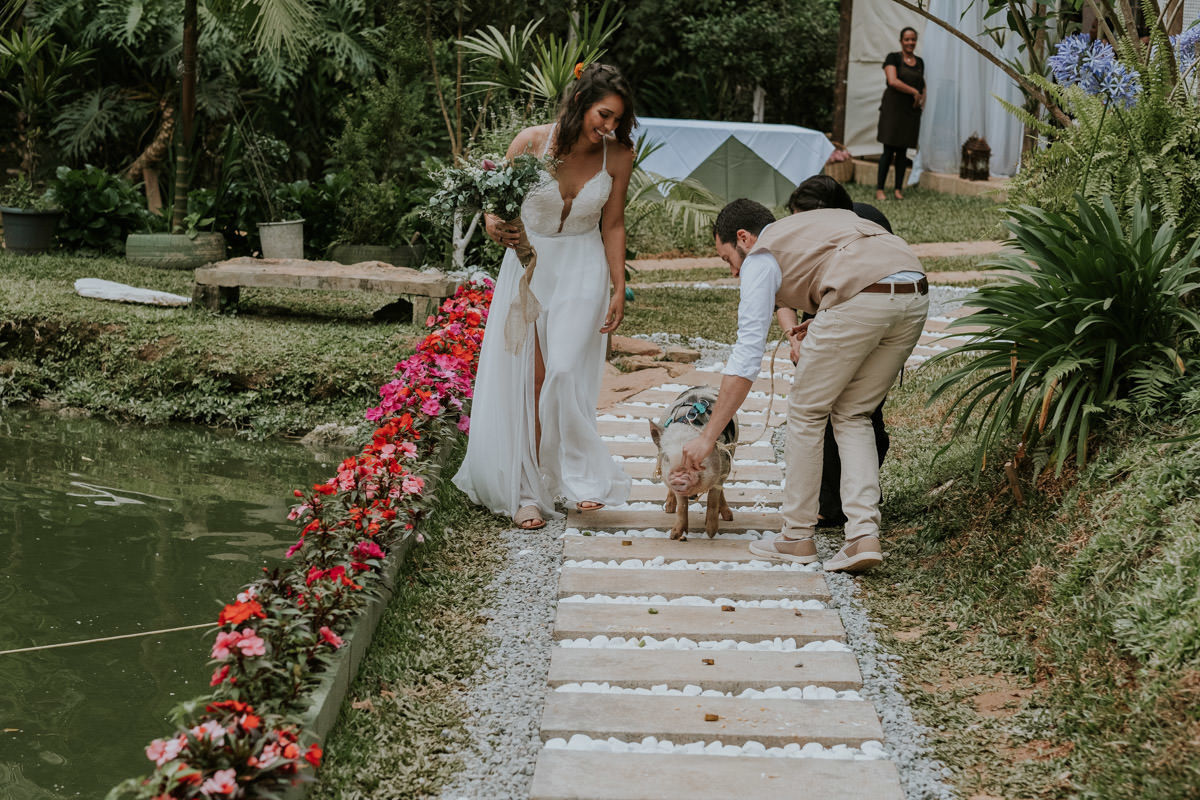 Casamento realizado em casa no estilo DIY Kamila e Paulo com buffet vegetariano