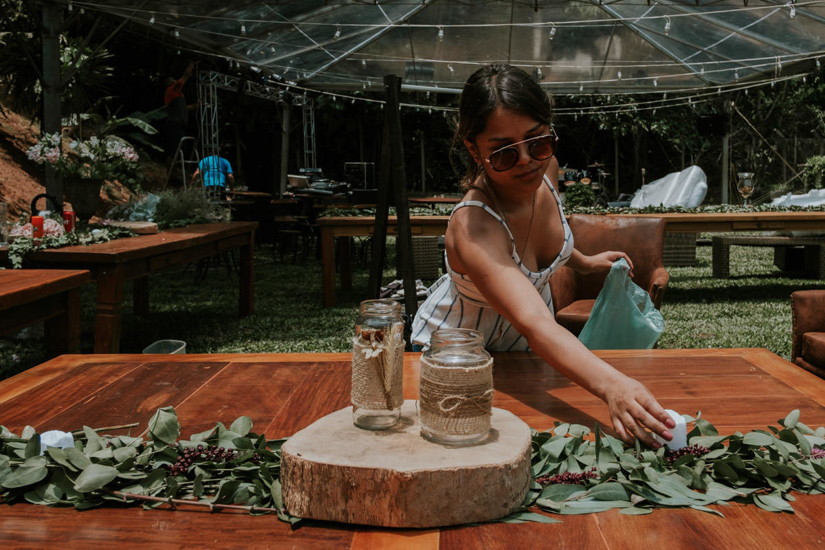 Casamento realizado em casa no estilo DIY Kamila e Paulo com buffet vegetariano