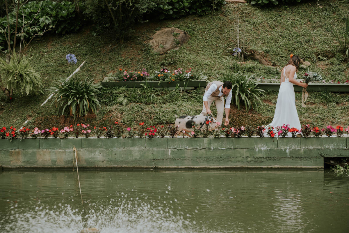 Casamento realizado em casa no estilo DIY Kamila e Paulo com buffet vegetariano