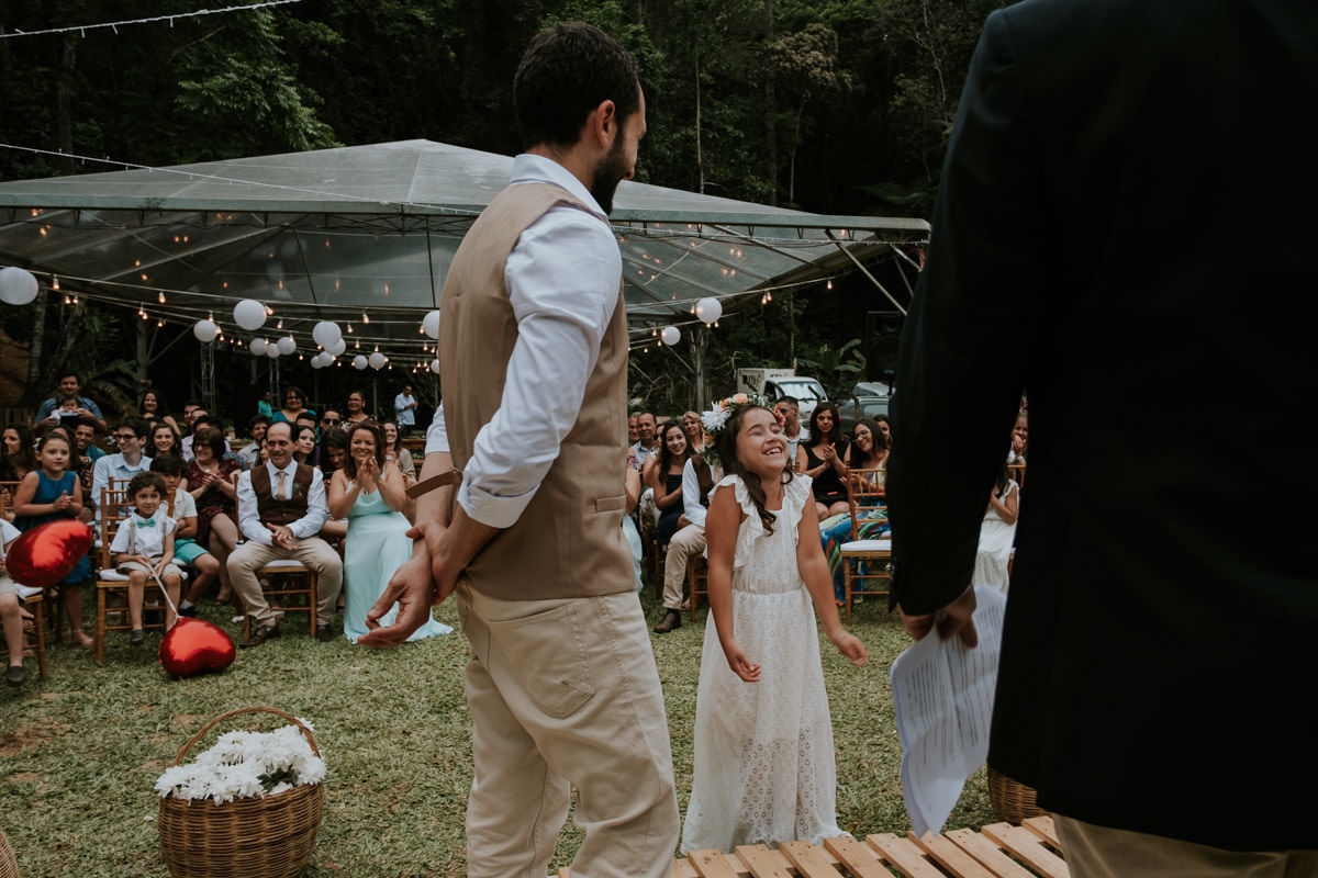 Casamento realizado em casa no estilo DIY Kamila e Paulo com buffet vegetariano