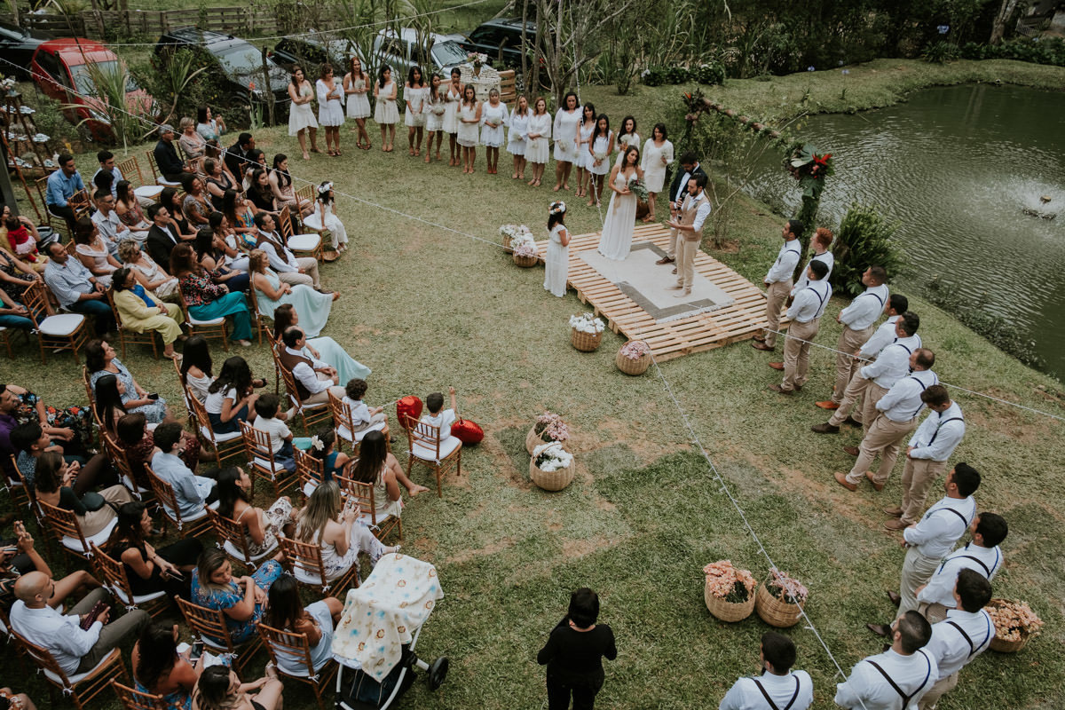 Casamento realizado em casa no estilo DIY Kamila e Paulo com buffet vegetariano