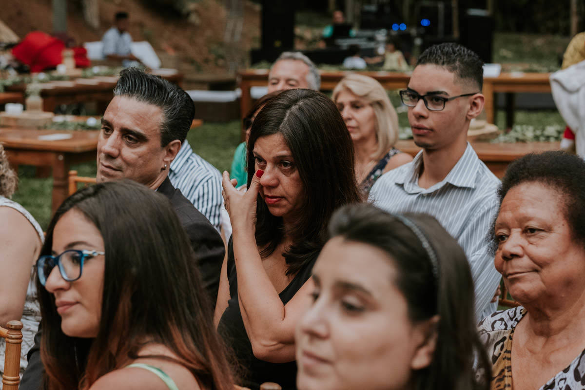 Casamento realizado em casa no estilo DIY Kamila e Paulo com buffet vegetariano