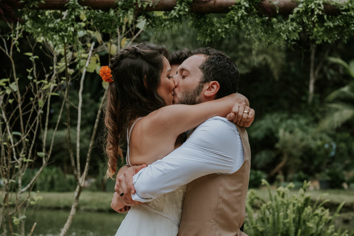 Casamento realizado em casa no estilo DIY Kamila e Paulo com buffet vegetariano