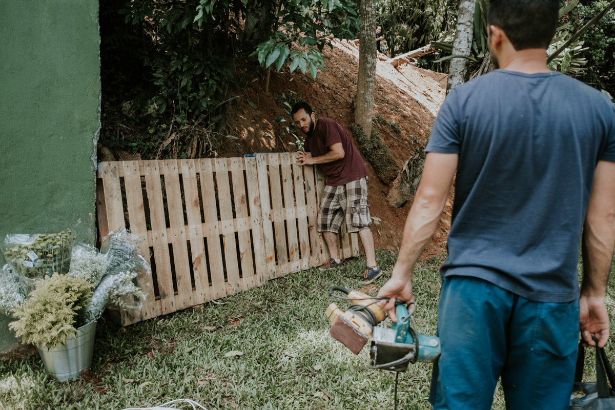 Casamento realizado em casa no estilo DIY Kamila e Paulo com buffet vegetariano