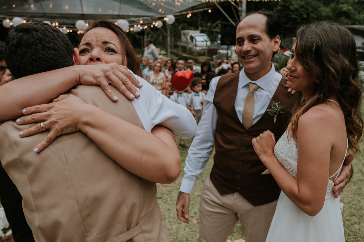 Casamento realizado em casa no estilo DIY Kamila e Paulo com buffet vegetariano