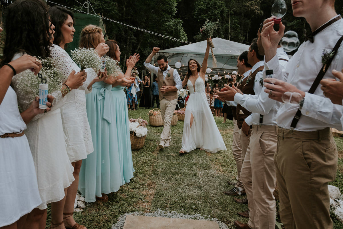 Casamento realizado em casa no estilo DIY Kamila e Paulo com buffet vegetariano