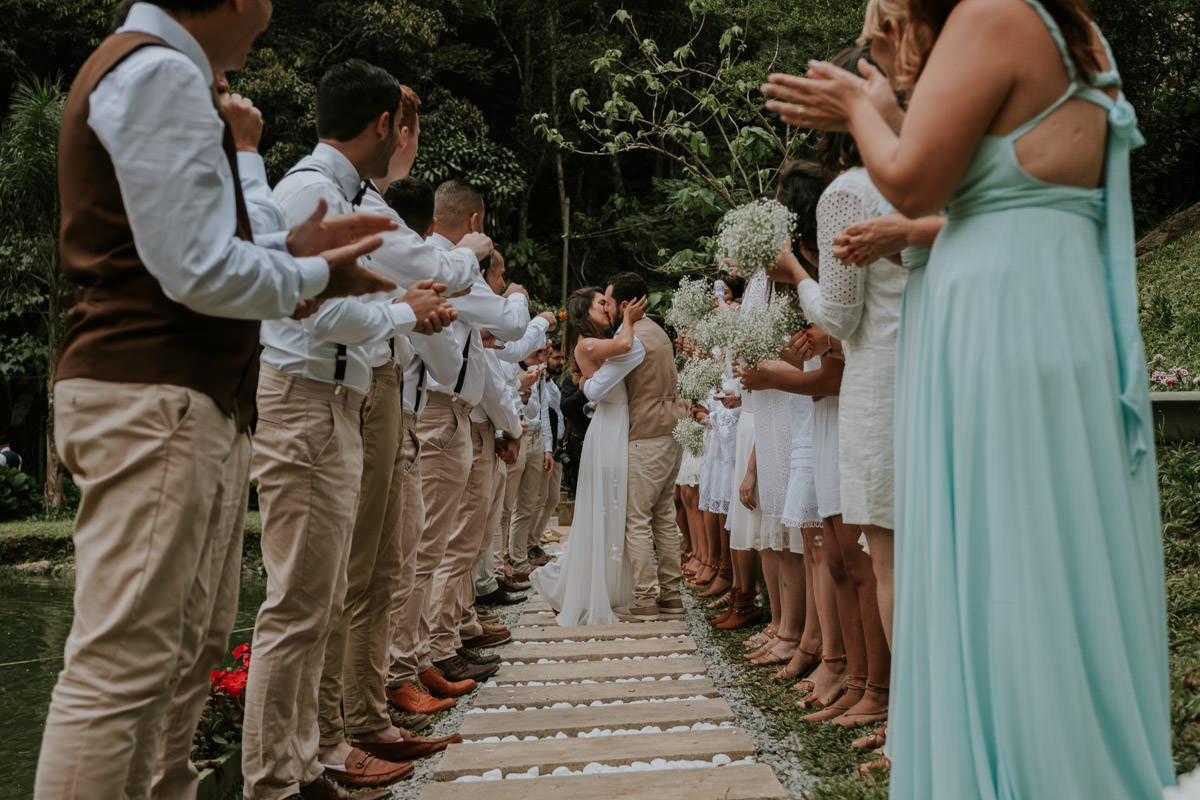 Casamento realizado em casa no estilo DIY Kamila e Paulo com buffet vegetariano