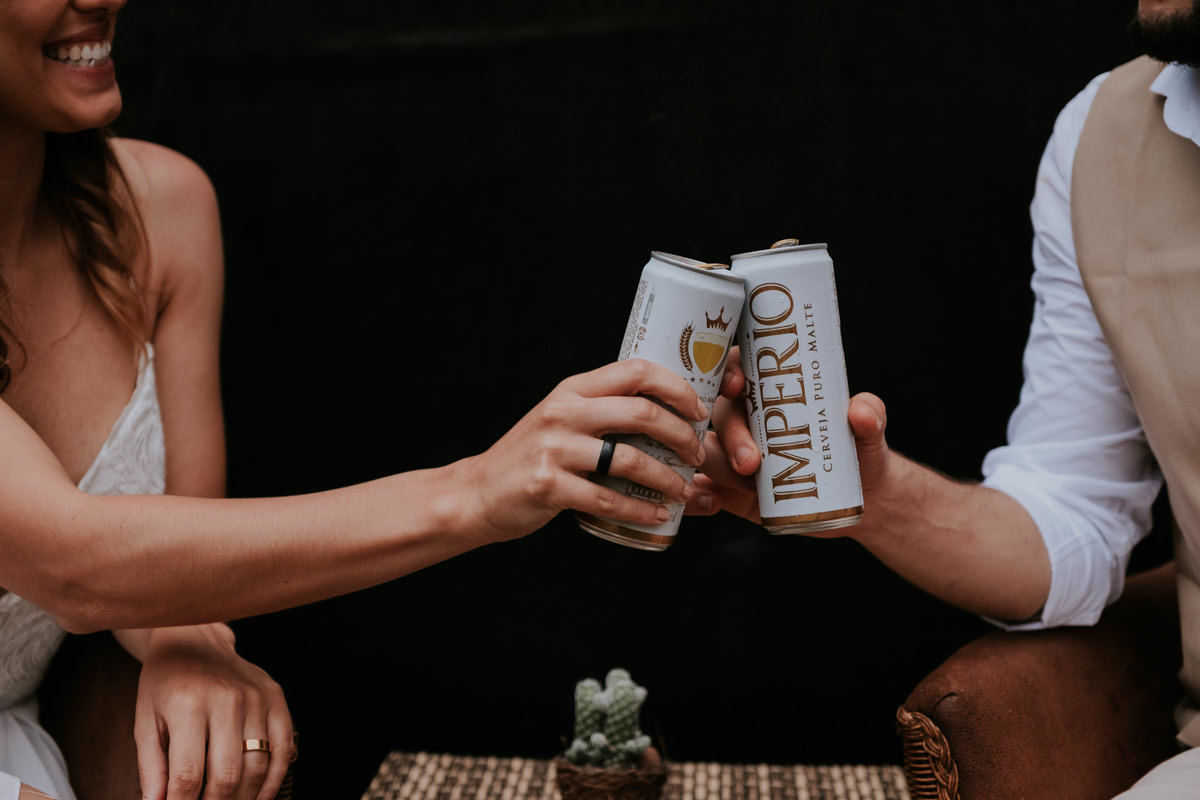 Casamento realizado em casa no estilo DIY Kamila e Paulo com buffet vegetariano