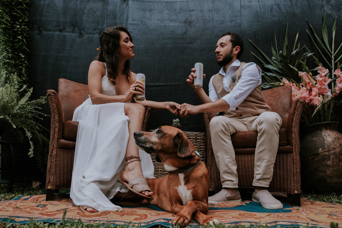Casamento realizado em casa no estilo DIY Kamila e Paulo com buffet vegetariano